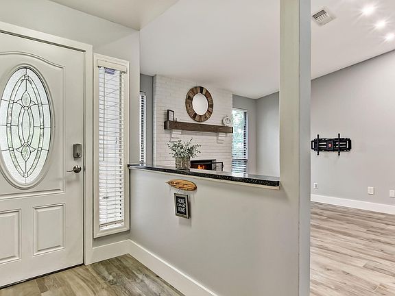 3rd image of 13767 Pleasantview Dr N