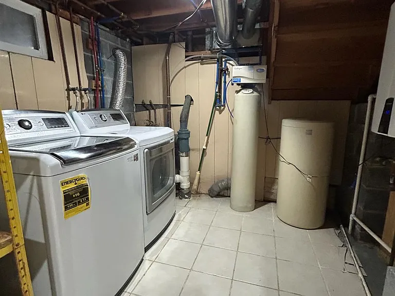 8 Julie Dr — Photo 24