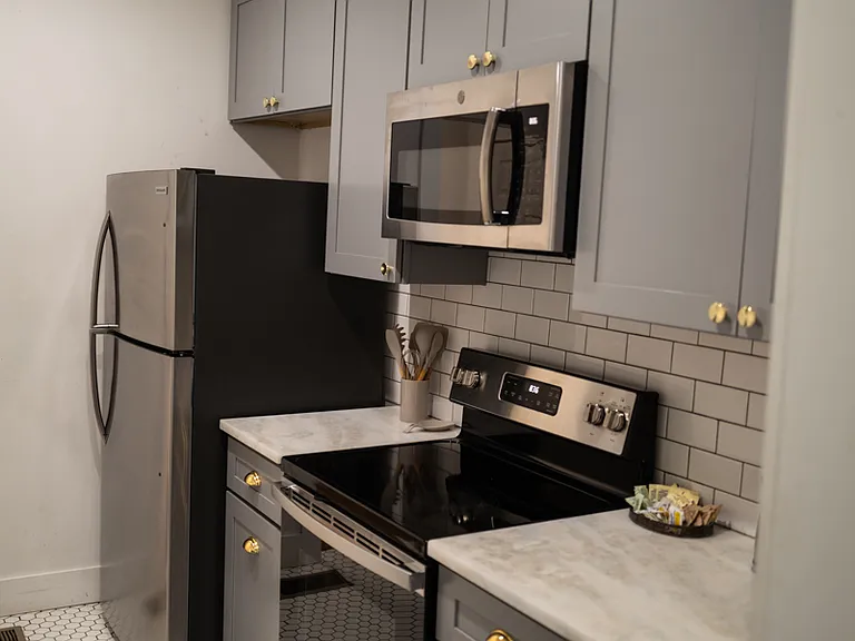 612 N Madison Ave — Photo 9