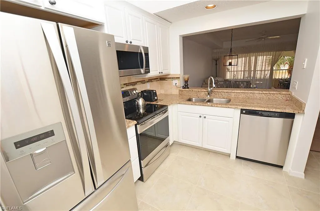 2 bed, 2.5 bath, 1150 sqft, $3,850 — Photo 3