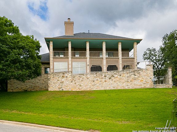 4th image of 200 Deerwood Dr E