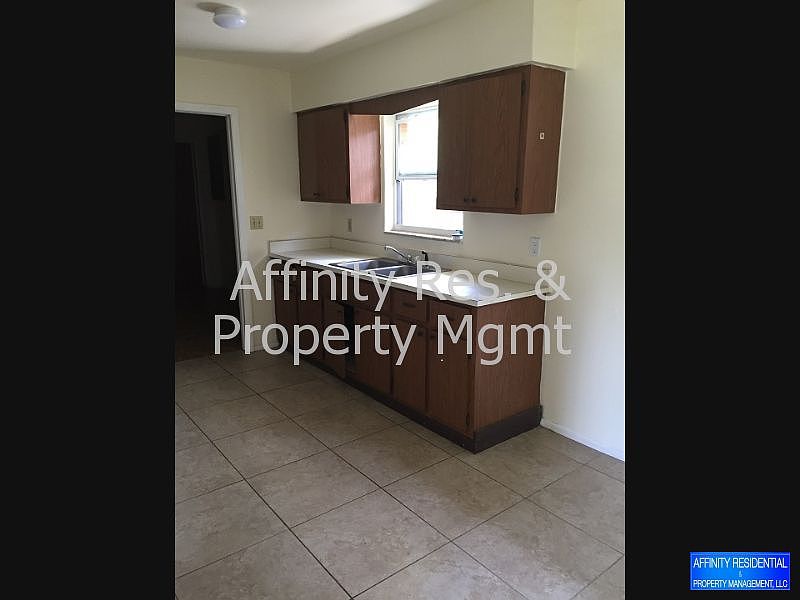 2nd image of 1206 Turner St