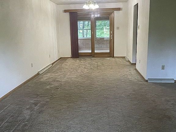 3rd image of 124 Fontana St