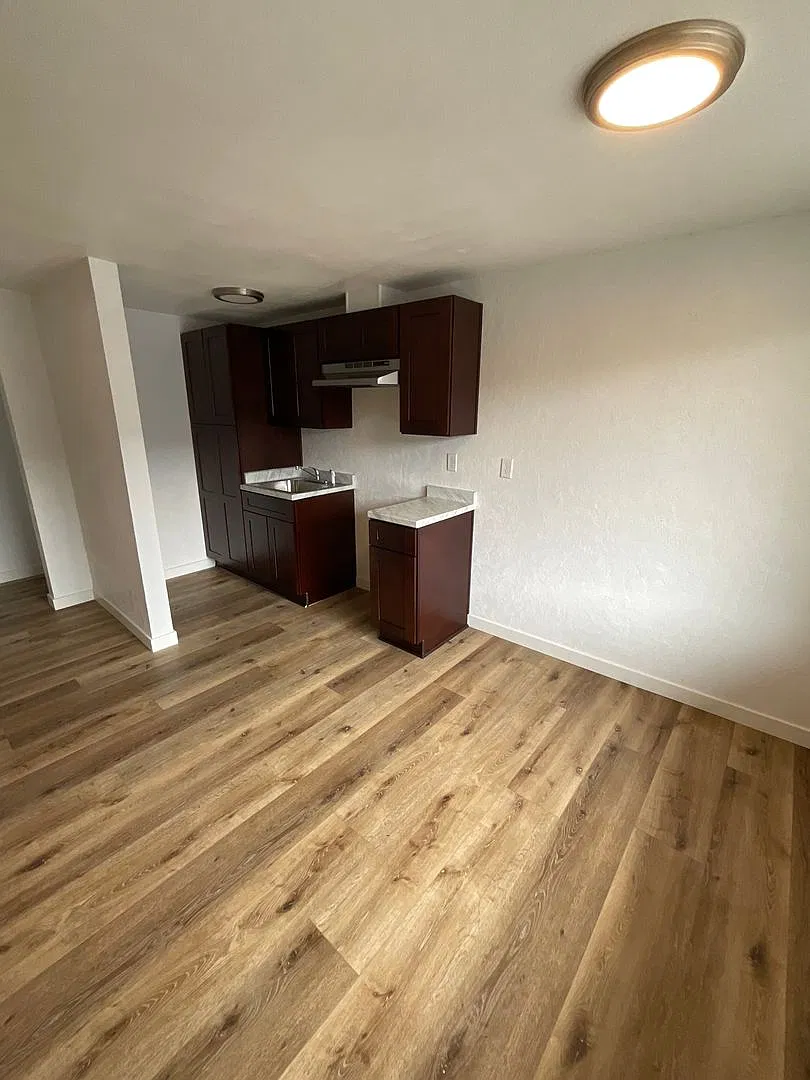 Madrona Apartments — Photo 2