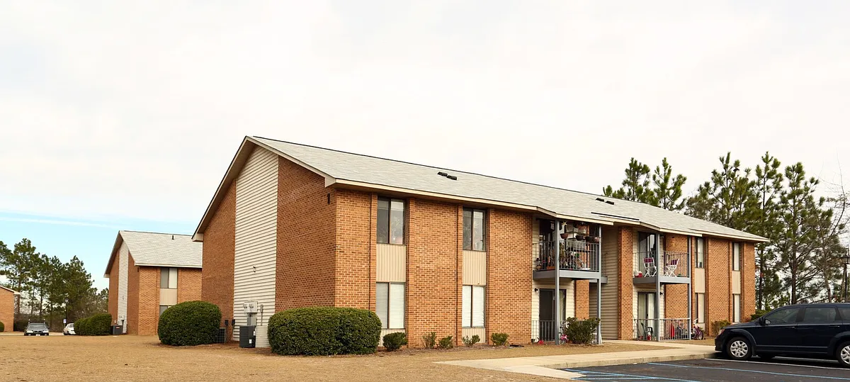 Building Photo - 357 Community Dr #G