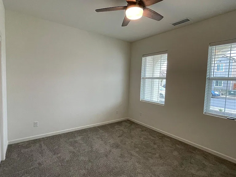2100 Descanso Ave — Photo 29
