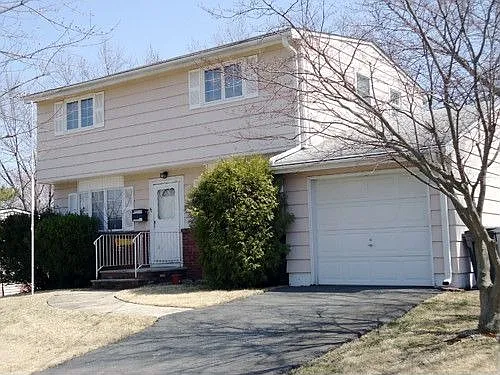 73 Stevens Ave photo 1