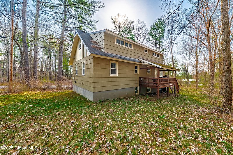 5th image of 689 Gordon Road