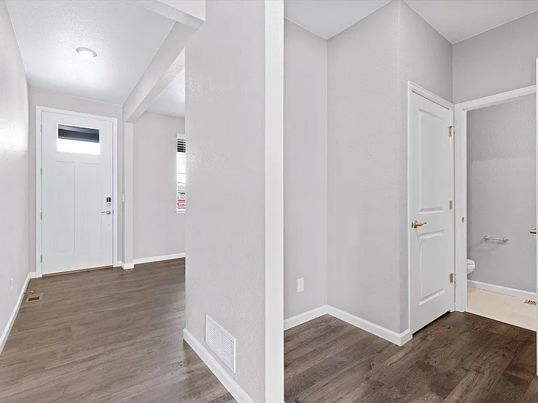 1573 Northcroft Dr — Photo 8