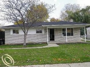 30170 Manor Dr, Madison Heights, MI