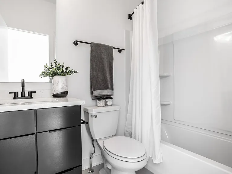 423 Leota St — Photo 25