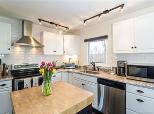15 Milburn Dr, Bloomfield, CT 06002