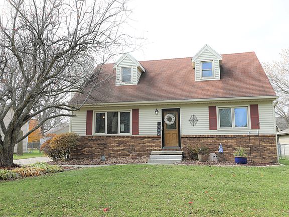2nd image of 1502 NW Applewood St