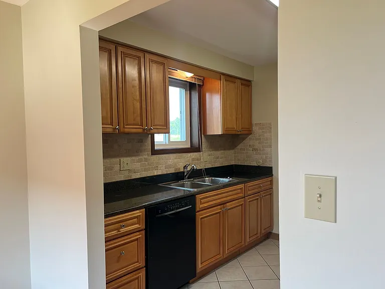 Embassy Square Apartments — Photo 3