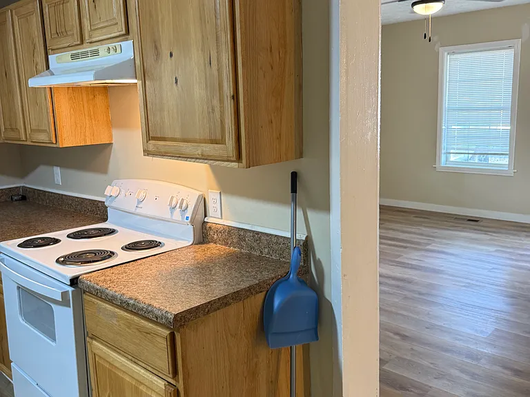 1013 Stewart St — Photo 3