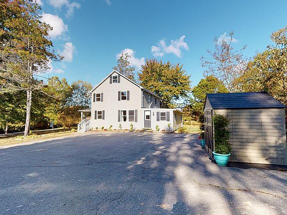 3rd image of 43705 Sterling Dean Ln