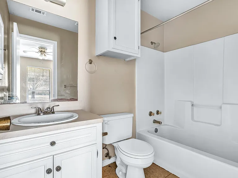 1602 Medina Dr — Photo 15