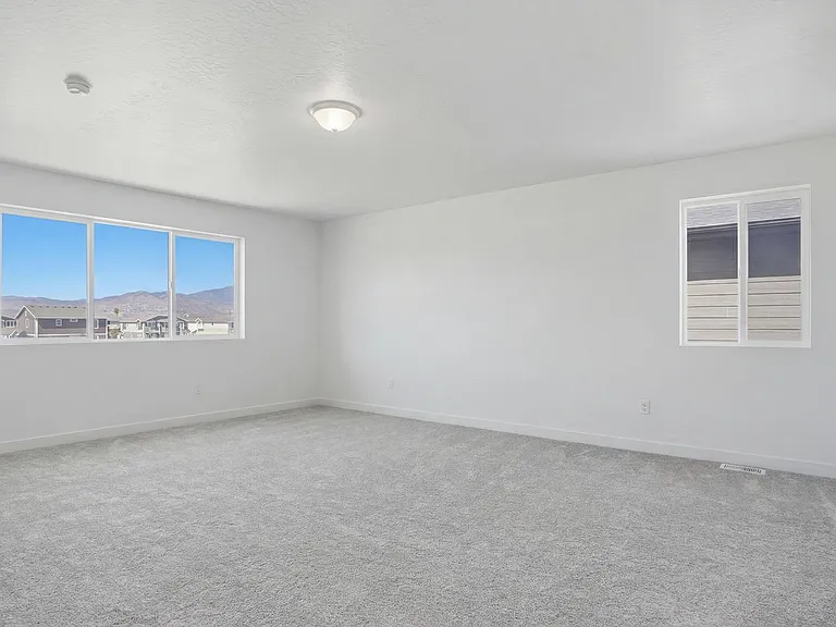 154 E Parade Ave — Photo 26