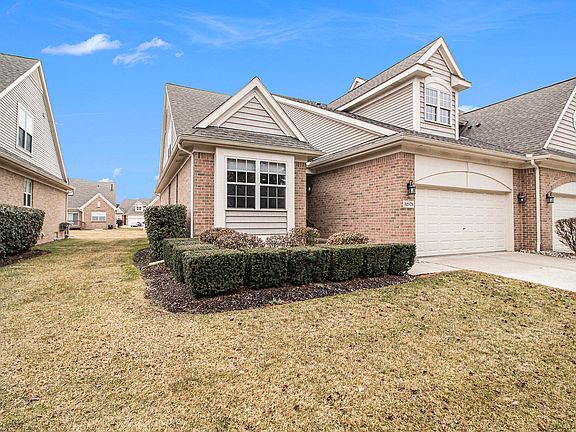 3rd image of 32973 Brookside Cir