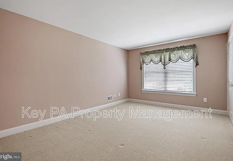 155 Harrogate Dr — Photo 29
