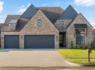 2715 W Van Buren Ct, Broken Arrow, OK 74011