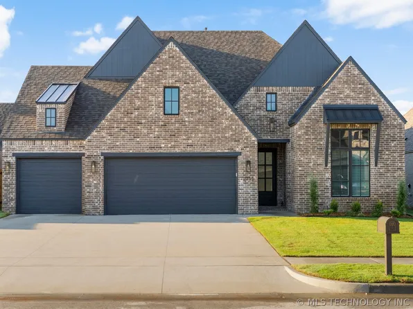 2715 W Van Buren Ct, Broken Arrow, OK 74011