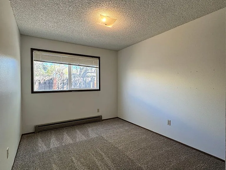 1204 N B St — Photo 25