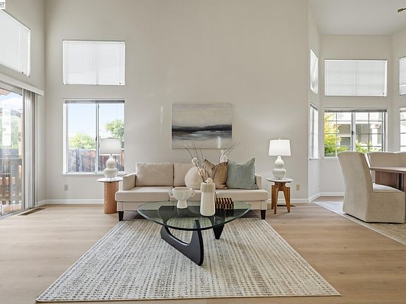 5th image of 44729 Lynx Dr
