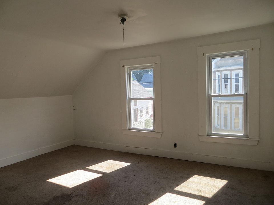 2nd image of 78.5 Vine St #B