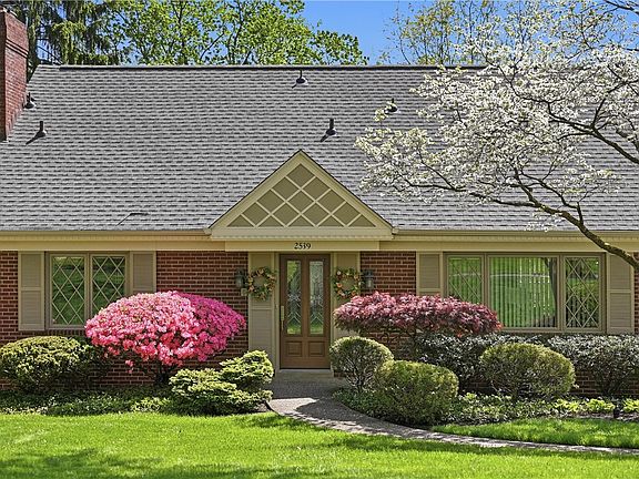2nd image of 2539 Lindenwood Dr