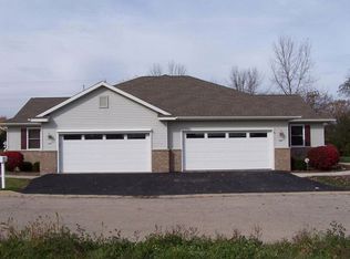 608 Trailview Xing, Waterford, WI 53185