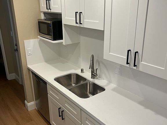 3rd image of 5051 La Jolla Blvd Unit 208