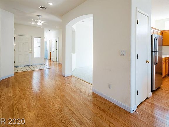 4th image of 10159 Queensbury Ave