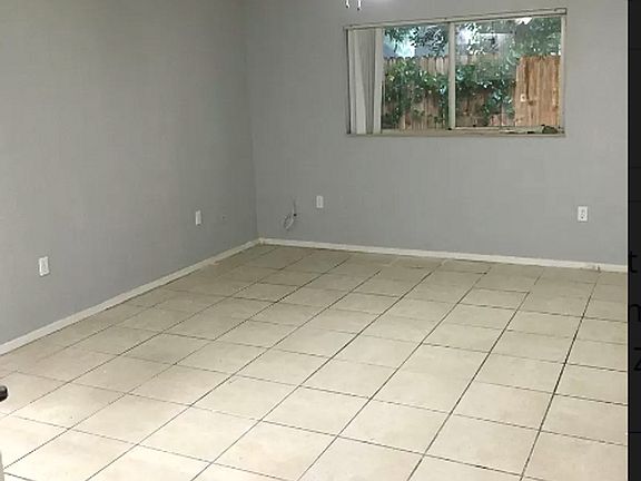 4th image of 2399 Eastwood Dr APT 4