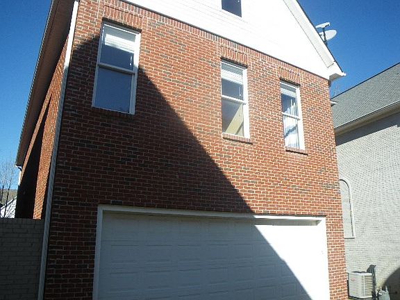 4th image of 627 Bickerstaff Ln
