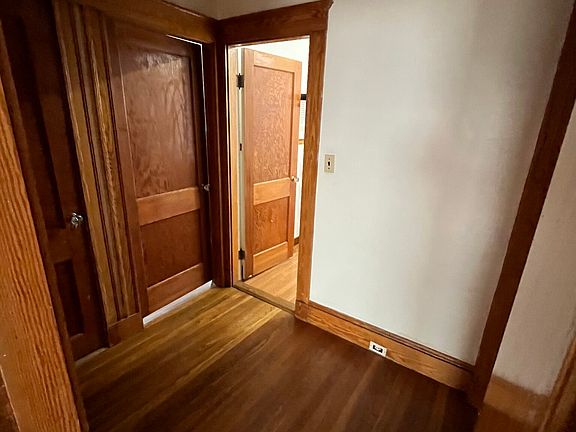 4th image of 245 Presidents Ln