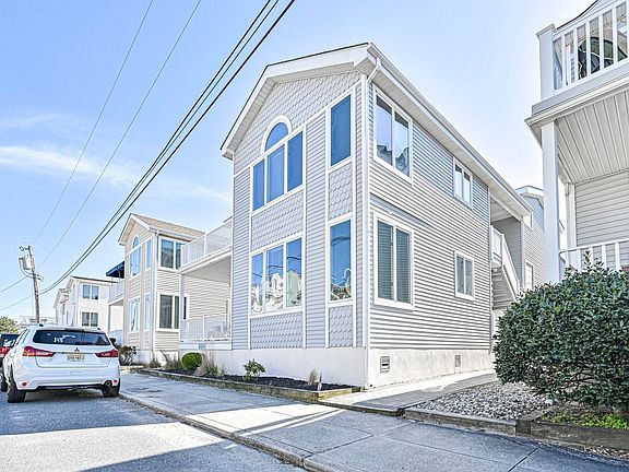 3rd image of 606 Saint Albans Pl #2
