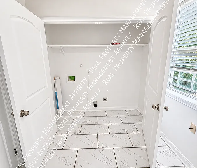 942 S Willett St — Photo 12