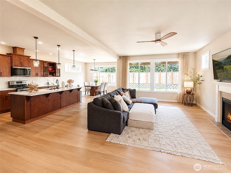 4th image of 2925 75th Avenue SW
