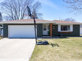 1131 Honeysuckle Ln, Neenah, WI