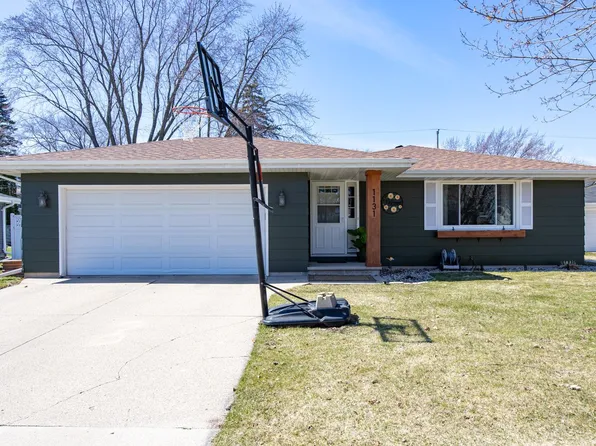 1131 Honeysuckle Ln, Neenah, WI 54956