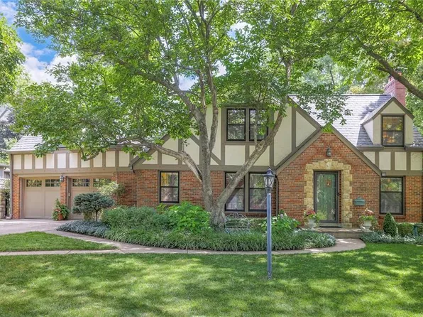 5443 Mohawk Ln, Fairway, KS 66205