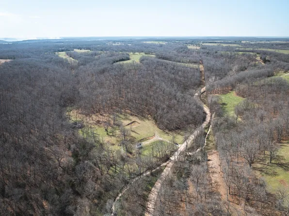 13472 Pecan Drive, Lebanon, MO 65536