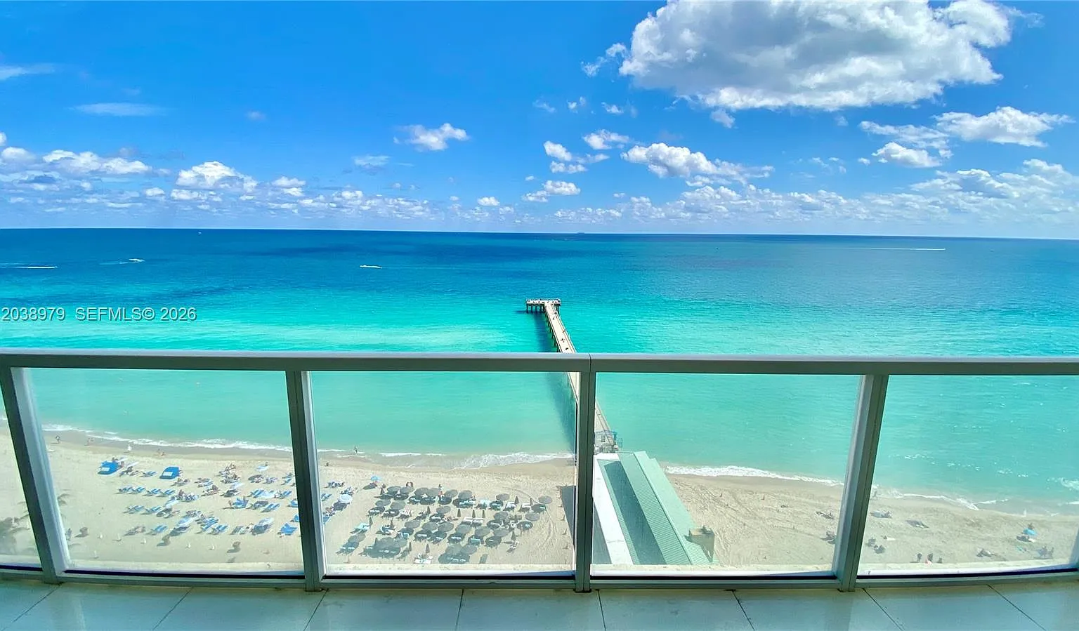 La Perla Condo — Photo 1