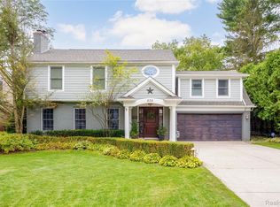 826 Larchlea Dr, Birmingham, MI 48009