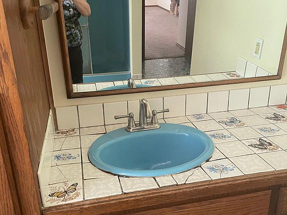 Master bathroom (getting a new counter top)
