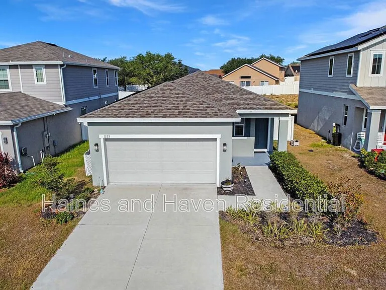 1229 Forest Gate Cir — Photo 4