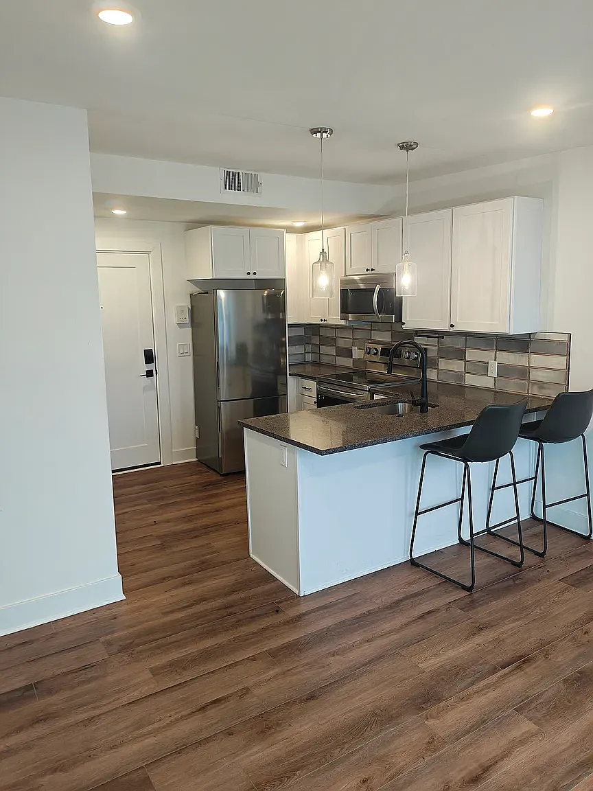 2214 N Front St — Photo 4