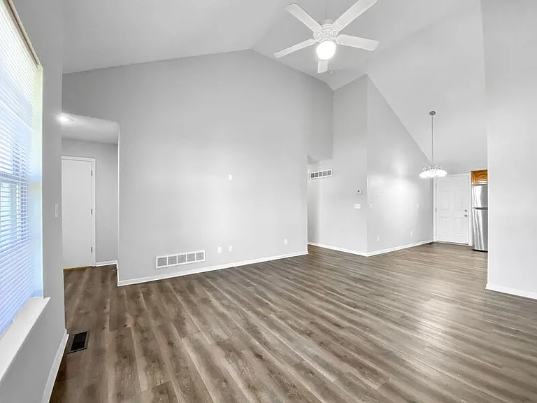 1020 NE Queens Ct — Photo 10