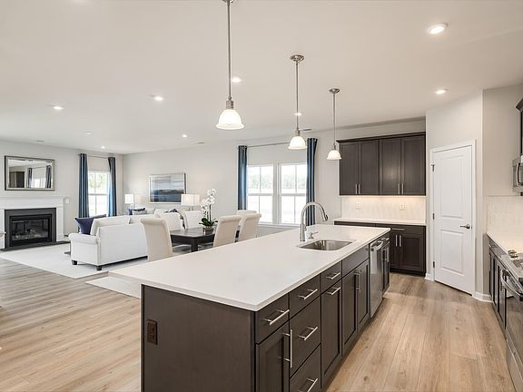 3rd image of 1031 Lacebark Dr